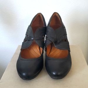 Vintage Black Cutout Heels Indigo by Clarks 8.5